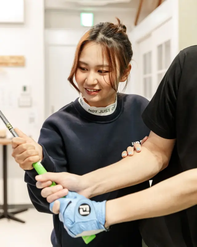 JORR+(ジョープラス)のレッスンは、プロを目指すゴルファーやティーチングプロがマンツーマンで指導します。

teaching pro
【 Nanako 】
2001.11.10
TPI認定instructor
ベストスコア 65
大阪桐蔭高校ゴルフ部
大阪産業大学ゴルフ部　出身

📍施設体験　
通常価格4,400円→ 今だけ！特別価格1,100円

練習だけでもレッスンだけでもOK✨
今なら通常価格の半額以下でご利用いただけます😊
ご予約は、公式LINEで受付しております。お気軽にお問い合わせください🤭

#jorrplus #osaka #golf #airjordan #airjordan1 #ゴルフ女子 #ゴルフ男子 #梅田ゴルフスクール #大阪ゴルフ #大阪ゴルフレッスン 
#ゴルフスパイク #スパイクレス #ゴルフウェア #梅田ゴルフ #インドアゴルフ #インドアゴルフスクール #ゴルフ#梅田 #カスタムシューズ #キッズレッスン #キッズゴルフレッスン #キッズゴルフスクール